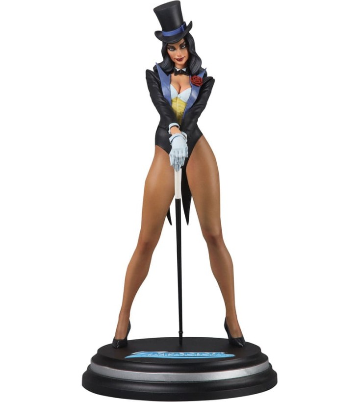 DC COVER GIRLS STATUE...