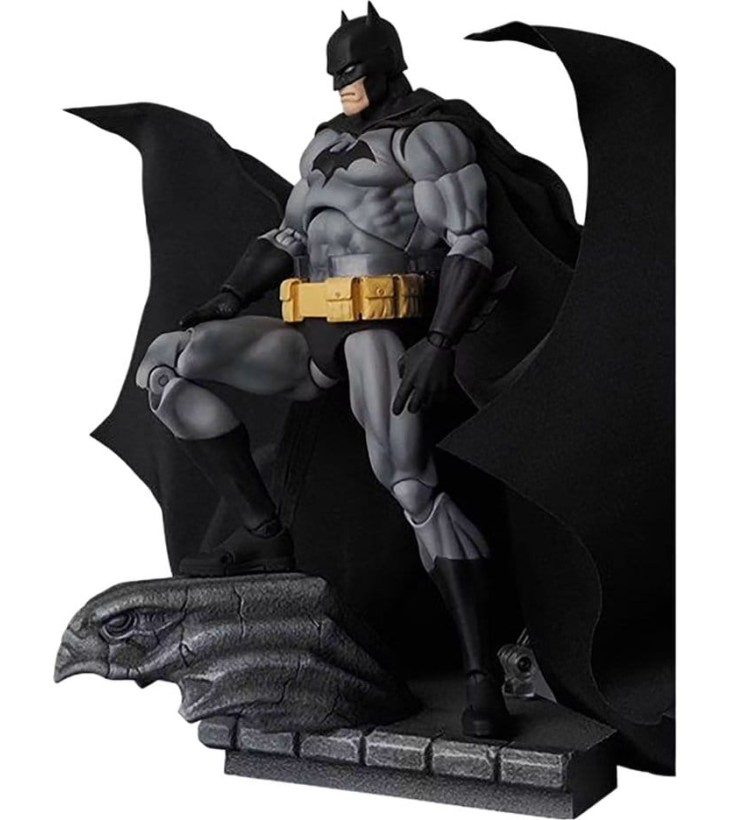 BATMAN HUSH MAFEX FIGURINE...